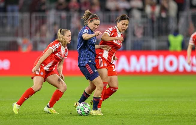 DEU, Munich, FC Bayern Munich vs Arsenal London, Women s Champions League, UEFA, Season 2526, Allianz Arena, Matchday 3 in the picture from l n r Georgia Stanway Bayern Munich 31 , Mariona Caldentey Arsenal London 8 , Momoko Tanikawa Bayern Munich 18 DFB DFL REGULATIONS PROHIBIT ANY USE OF PHOTOGRAPHS AS IMAGE SEQUENCES AND OR QUASI VIDEO, 12 11 2025 Copyright: HMBxMedia HendrikxHamelau
