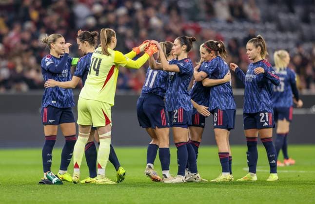 DEU, Munich, FC Bayern Munich vs Arsenal London, Women s Champions League, UEFA, Season 2526, Allianz Arena, Matchday 3 in picture Arsenal London DFB DFL REGULATIONS PROHIBIT ANY USE OF PHOTOGRAPHS AS IMAGE SEQUENCES AND OR QUASI VIDEO, 12 11 2025 Copyright: HMBxMedia HendrikxHamelau