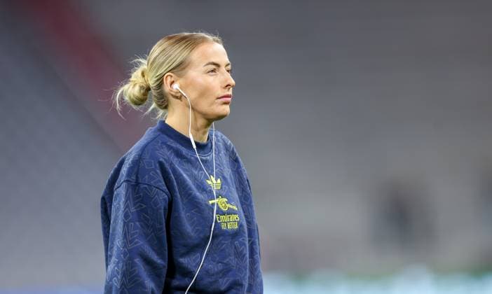 DEU, Munich, FC Bayern Munich vs Arsenal London, Women s Champions League, UEFA, Season 2526, Allianz Arena, Matchday 3 in picture Chloe Kelly Arsenal London 18 before the match DFB DFL REGULATIONS PROHIBIT ANY USE OF PHOTOGRAPHS AS IMAGE SEQUENCES AND OR QUASI VIDEO, 12 11 2025 Copyright: HMBxMedia HendrikxHamelau