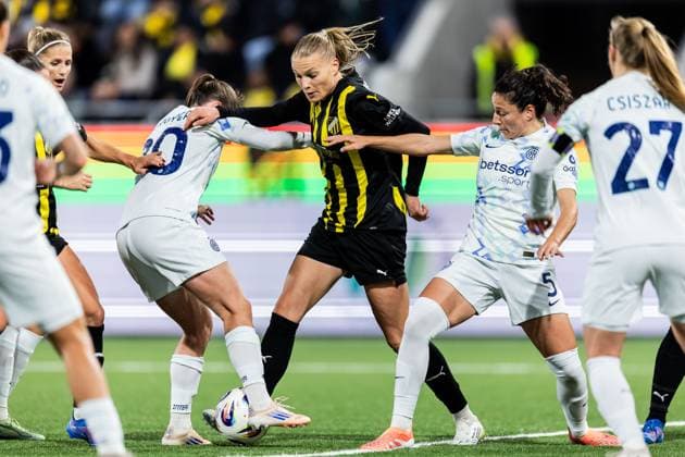 251112 Marie Detruyer and Ivana AndrÃ s of Inter against Stine Sandbech of Häcken during the UEFA Women s Europa Cup football match between Häcken and Inter on November 12, 2025 in Gothenburg Photo Michael Erichsen BILDBYRAN COP 89 MI0901 fotboll football soccer fotball europa cup häcken inter uefa womens europa cup dam bbeng internazionale milano  Copyright: MICHAELxERICHSEN BB251112MI018