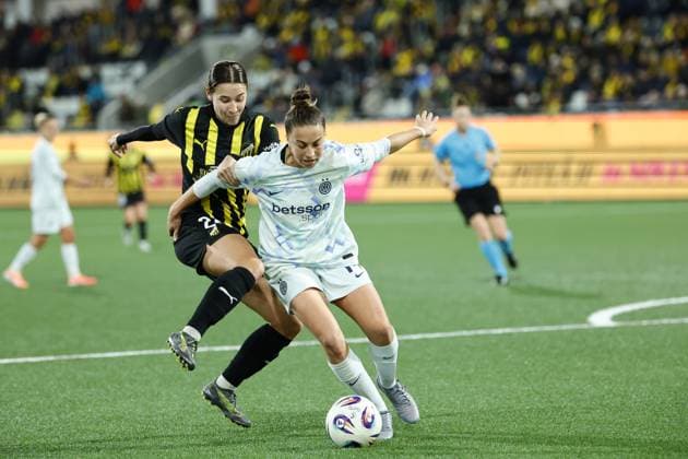 GÖTEBORG, SWEDEN 20251112 Häckens Tabby Tindell and Inters Chiara Robustellini during Wednesdays womens Europa Cup soccer match between BK Häcken FF and Inter at Bravida Arena Hisingen Arena GÖTEBORG SWEDEN x9200x  Copyright: xAdamxIhse TTx EUROPA CUP HÄCKEN-INTER