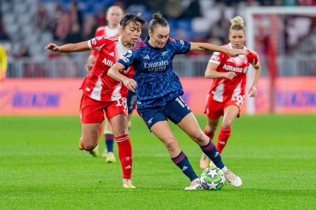 Battle for the ball duel between Momoko Tanikawa FC Bayern Muenchen Women, 18 and Caitlin Foord Arsenal Woman FC, 19 GER, FC Bayern Muenchen Women vs Arsenal Woman FC, Football, Champions League Women, League Phase 3 Matchday , Season 2025 2026, 12 11 2025 GER, FC Bayern Muenchen Women vs Arsenal Woman FC, Football, Champions League Women, League Phase 3 Matchday , Season 2025 2026, 12 11 2025 Muenchen Copyright: xEibner-Pressefoto FranzxFeinerx EP_HFR