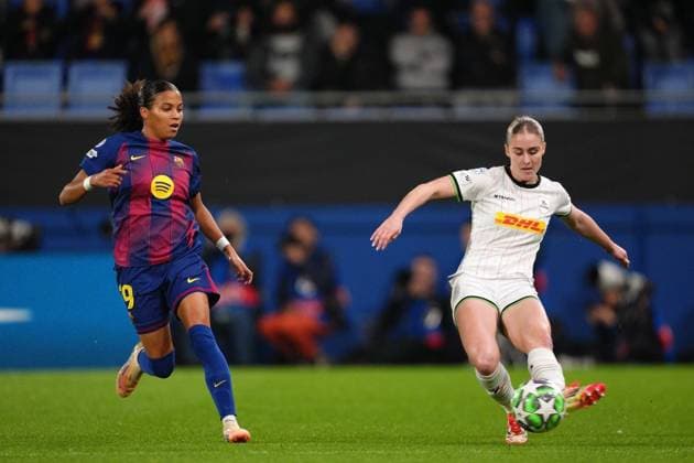 Barcelona s Vicky Lopez and OHL Women s Kim Everaerts pictured in action during a soccer match between Spanish FC Barcelona, Barca Femeni and Oud-Heverlee Leuven Women, Wednesday 12 November 2025 in Barcelona, Spain, the third game in the league phase of the UEFA Women s Champions League competition. JOMAxGARCIAxIxGISBERT  x141149477x