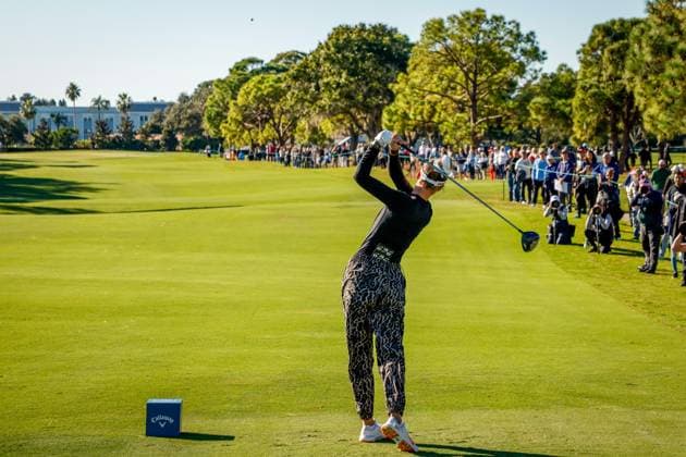 November 12, 2025, Belleair, Florida, USA: LPGA, Golf Damen pro golfer Nelly Korda tees off on hole two, as the crowd watches her during The ANNIKA driven by Gainbridge Pro-Am at the Pelican Golf Club at on Wednesday, Nov. 12, 2025, in Belleair. Belleair USA - ZUMAs70_ 20251112_zan_s70_012 Copyright: xJeffereexWoox