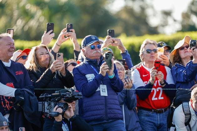 November 12, 2025, Belleair, Florida, USA: Fans take photos as Indiana Fever guard Caitlin Clark waits to tee off on hole one during The ANNIKA driven by Gainbridge Pro-Am at the Pelican Golf Club at on Wednesday, Nov. 12, 2025, in Belleair. Belleair USA - ZUMAs70_ 20251112_zan_s70_007 Copyright: xJeffereexWoox