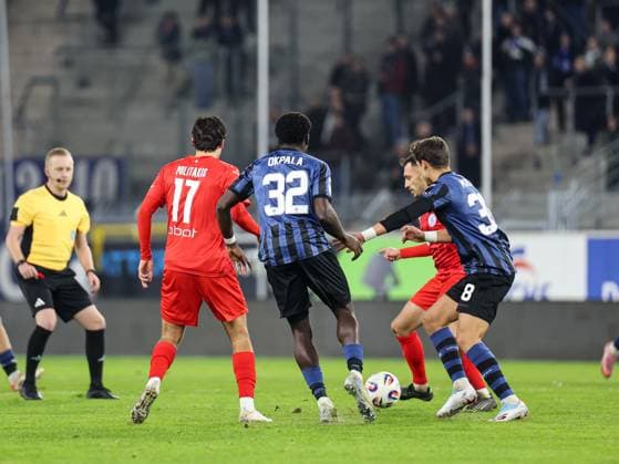 Kennedy Okpala SV Waldhof Mannheim, 32 and Theodoros Politakis FC Astoria Walldorf, 17 at the BfV Pokal Quarterfinal SV Waldhof Mannheim 1860 Munich on 12 11 25 at Carl Benz Stadium, Mannheim xamx Photo Alfio Marino Copyright: