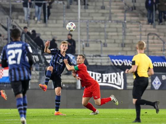 Niklas Hoffmann SV Waldhof Mannheim, 6 on the ball, next to him captain Marcel Carl FC Astoria Walldorf, 9 at the BfV Cup quarterfinal SV Waldhof Mannheim 1860 Munich on 12 11 25 at Carl Benz Stadium, Mannheim xamx Photo Alfio Marino Copyright: