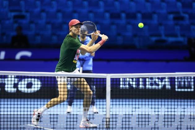November 12, 2025, Turin, Piedmont, Italy: JANNIK SINNER of Italy trains ahead of his game against Alexander Zverev of Germany in the Men s Singles round robin game at the ATP, Tennis Herren Tennis Finals in Turin, Italy. Turin Italy - ZUMAc179 20251112_zep_c179_060 Copyright: xMickaelxChavetx