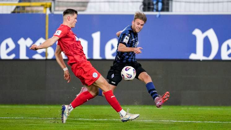 v li Dennis Egel FC Astoria, 4 , Nicklas Shipnoski SVWM, 7 , duel, duel, tackle, tackling, dynamics, action, action, 12 11 2025, Mannheim Germany , football, bfv Rothaus Pokal, quarter-final, SV Waldhof Mannheim FC Astoria Walldorf, DFB DFL REGULATIONS PROHIBIT ANY USE OF PHOTOGRAPHS AS IMAGE SEQUENCES AND OR QUASI VIDEO xozx