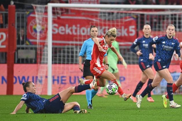 Linda DALLMANN FCB , action,duel against Caitlin Foord Arsenal FC Bayern Muenchen Arsenal WFC Womens Champions League Matchday 3 on 12 11 2025 A L L I A N Z A R E N A
