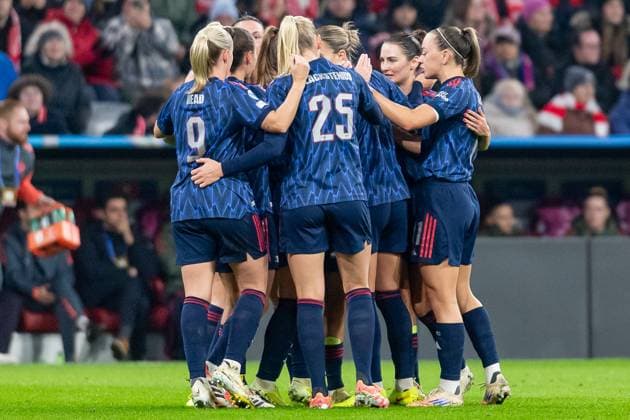 The Englishwomen celebrate with Mariona Caldentey Arsenal Woman FC, 8 their goal for 0 2 GER, FC Bayern Muenchen Frauen vs Arsenal Woman FC, Football, Champions League Women, League Phase 3 Matchday , Season 2025 2026, 12 11 2025 GER, FC Bayern Muenchen Frauen vs Arsenal Woman FC, Football, Champions League Women, League Phase 3 Matchday , Season 2025 2026, 12 11 2025 Muenchen Copyright: xEibner-Pressefoto FranzxFeinerx EP_HFR