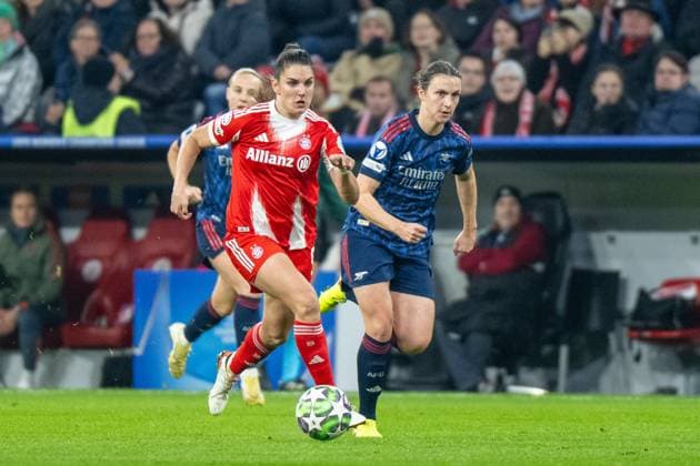 Jovana Damnjanovic 9 FC Bayern Muenchen Frauen in duel with Lotte Wubben Moy 3 FC Arsenal WFC , FC Bayern Frauen Muenchen FC Arsenal, Champions League 3 Matchday, 12 11 25 DFB regulations prohibit any use of photographs as image sequences and or quasi video kolbert press Muenchen Bayern Germany Copyright: xkolbert-press UlrichxGamelx