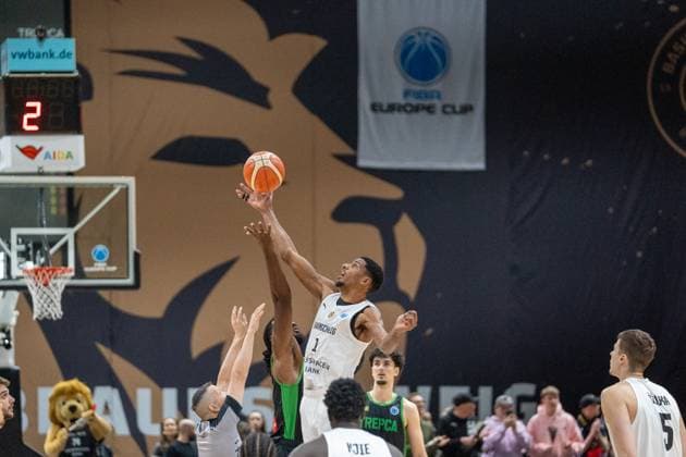 Germany, Basketball, FIBA, FIBA Europe Cup Volkswagen Halle Basketball Löwen Braunschweig KB Trepca on 12 11 in Braunschweig Volkswagen Halle Tipp Off Copyright: xSvenxHeidmannx