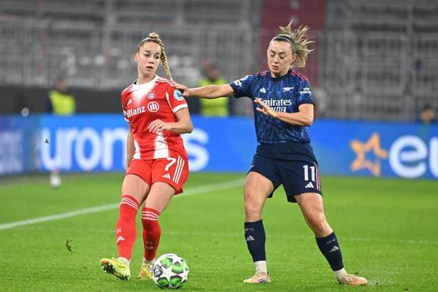 Giulia GWINN FCB , action,duel against Katie McCabe Arsenal FC Bayern Muenchen Arsenal WFC Womens Champions League Matchday 3 on 12 11 2025 A L L I A N Z A R E N A
