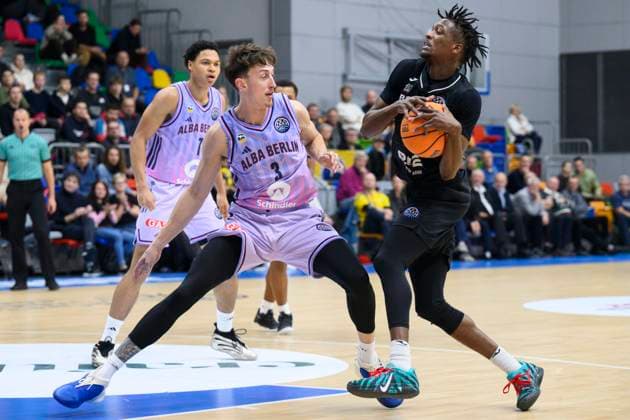 From left Alex O Connell of Alba Berlin and Sir Jabari Rice of Nymburk in action during the Basketball Champions League group B round 4 match Nymburk vs Alba Berlin in Prague, Czech Republic, November 12, 2025. (CTKxPhoto MichalxKamaryt) CTKPhotoP2025111207485  CTKPhotoP2025111207485