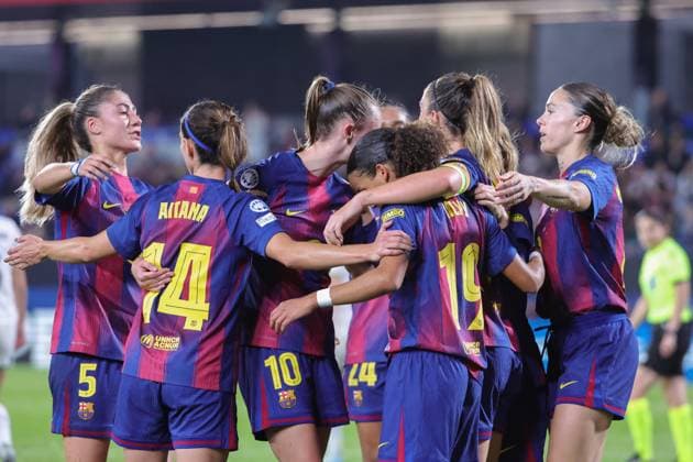 251112 UWCL Barcelona vs OH Leuven Barcelona players celebrating the goal of Alexia Putellas (11) of Barcelona from penalty (1-0) during the soccer match between Barcelona (ESP) and OH Leuven (BEL), match day 3 of league phase of 2025-2026 season of UEFA Womens Champions League , on Wednesday 12 November 2025 in Barcelona, Spain. PHOTO SPORTPIX Sevil OKTEM BARCELONA Estadi Johan Cruyff SPAIN  Copyright: xSportpix.bex xSevilxOktemxSevilxOktemx