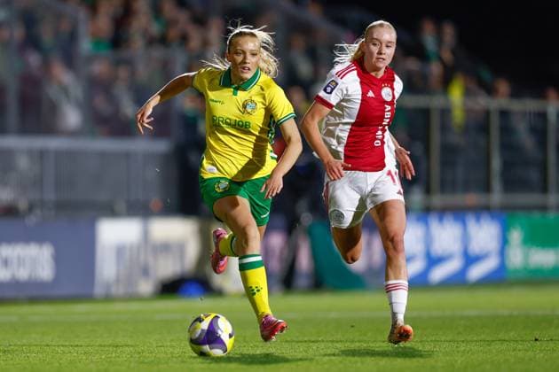 AMSTERDAM , 12-11-2025 , Sportpark de Toekomst , season 2025 2026 , UEFA Women™s Europa Cup , Round of 16 1st leg , match between Ajax and Hammarby (women) , picture shows Hammarby player Smilla Holmberg and Ajax player Bo van Egmond Ajax - Hammarby (women)  x31997678x Copyright: