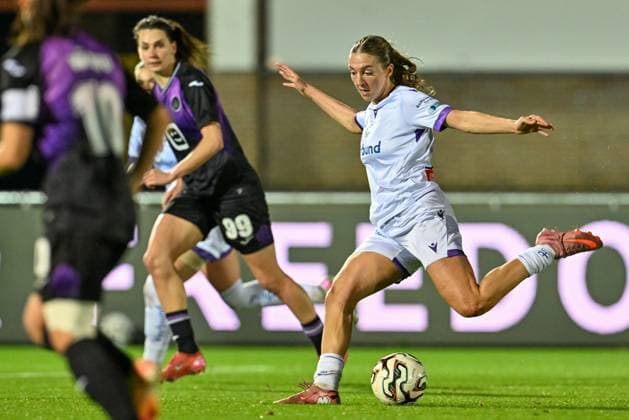 251112 RSC ANDERLECHT VS AUSTRIA WIEN Modesta Uka (22) of Austria Wien pictured during a female soccer game between RSC Anderlecht Women and FK Austria Wien in the first leg of the round of 16 of the 2025-2026 season of the Uefa Womens Europa Cup , on Wednesday 12 November 2025 in Deinze , Belgium . PHOTO SPORTPIX David Catry Deinze Burgemeester Van de Wielestadion Belgium  Copyright: xSportpix.bex xDavidxCatryxDavidxCatryx