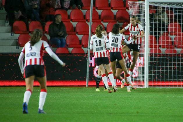 12 11 2025, xgrfx, Football UEFA Women s Europa Cup 1 8, PSV Eindhoven Eintracht Frankfurt v l Tor, Lore Jacobs PSV Eindhoven DFL DFB REGULATIONS PROHIBIT ANY USE OF PHOTOGRAPHS as IMAGE SEQUENCES and or QUASI VIDEO De Herdgang