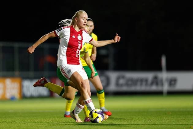 251112 Ranneke Derks of Ajax during the UEFA Women s Europa Cup between Ajax and Hammarby on November 12, 2025 in Amsterdam Photo Toon Dompeling BILDBYRAN kod XY XY0084 fotboll football soccer fotball europa cup ajax hammarby uefa womens europa cup dam bbeng  Copyright: TONxDOMPELING BB251112BB414