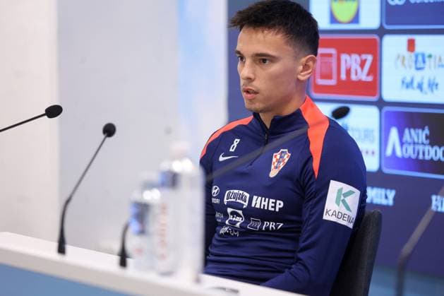 Croatia press: FIFA World Cup, WM, Weltmeisterschaft, Fussball 2026 Qualifiers Nikola Moro of Croatia speaks with a media ona a press conference, PK, Pressekonferenz ahead of the training session at HNK Rijeka Stadium in Rijeka, Croatia, on November 12, 2025.  NelxPavletic PIXSELL