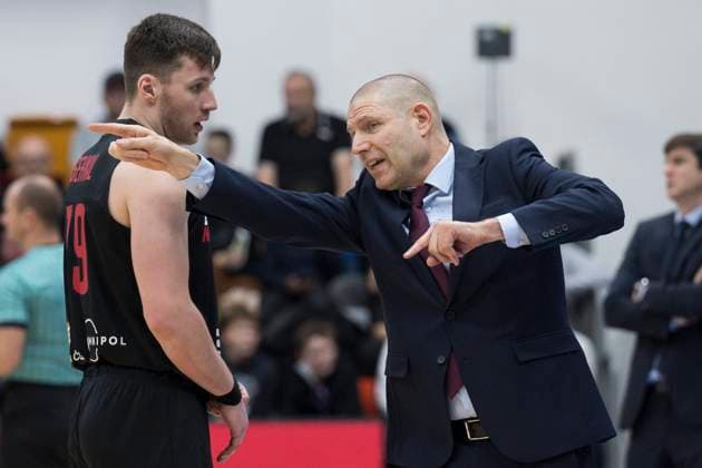 Ondrej Sehnal of Nymburk, left, and Nymburk coach Oren Amiel during the Basketball Champions League group B round 4 match Nymburk vs Alba Berlin in Prague, Czech Republic, November 12, 2025. (CTKxPhoto MichalxKamaryt) CTKPhotoP2025111207842  CTKPhotoP2025111207842