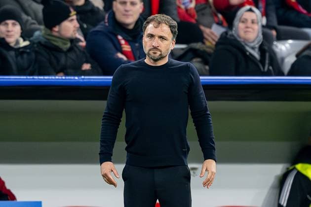 Jose Barcala Head Coach, FC Bayern Muenchen Women somewhat disillusioned GER, FC Bayern Muenchen Women vs Arsenal Woman FC, Football, Champions League Women, League Phase 3 Matchday , Season 2025 2026, 12 11 2025 GER, FC Bayern Muenchen Women vs Arsenal Woman FC, Football, Champions League Women, League Phase 3 Matchday , Season 2025 2026, 12 11 2025 Muenchen Copyright: xEibner-Pressefoto HeikexFeinerx EP_HFR
