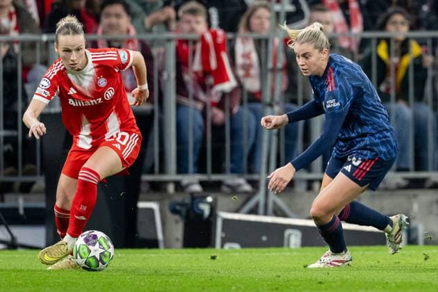 Franziska Kett FC Bayern Muenchen Women, 20 vs Alessia Russo Arsenal Woman FC, 23 GER, FC Bayern Muenchen Women vs Arsenal Woman FC, Football, Champions League Women, League Phase 3 Matchday , Season 2025 2026, 12 11 2025 GER, FC Bayern Muenchen Women vs Arsenal Woman FC, Football, Champions League Women, League Phase 3 Matchday , Season 2025 2026, 12 11 2025 Muenchen Copyright: xEibner-Pressefoto HeikexFeinerx EP_HFR