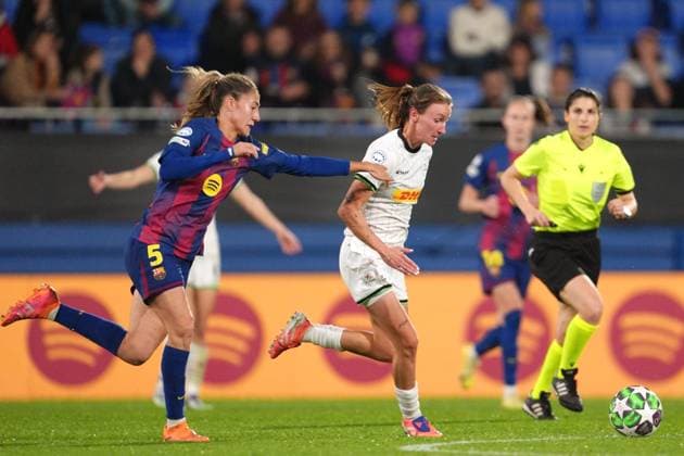 Barcelona s Laia Aleixandri and OHL Women s Sara Pusztai pictured in action during a soccer match between Spanish FC Barcelona, Barca Femeni and Oud-Heverlee Leuven Women, Wednesday 12 November 2025 in Barcelona, Spain, the third game in the league phase of the UEFA Women s Champions League competition. JOMAxGARCIAxIxGISBERT  x141162524x