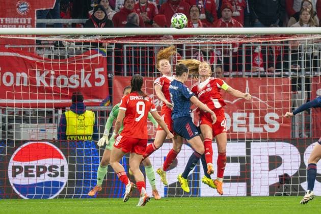 Stine Ballisager Pedersen 3 FC Bayern Muenchen Frauen , Glodis Perla Viggosdottir 4 FC Bayern Muenchen Frauen fend off ball in front of goal, FC Bayern Frauen Muenchen FC Arsenal, Champions League 3 Matchday, 12 11 25 DFB regulations prohibit any use of photographs as image sequences and or quasi video kolbert press Muenchen Bayern Germany Copyright: xkolbert-press UlrichxGamelx