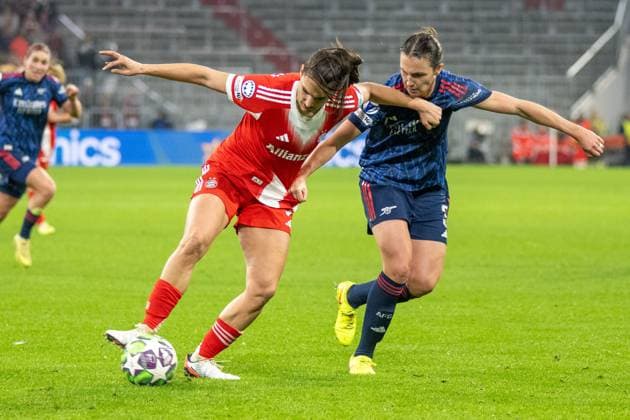 Jovana Damnjanovic 9 FC Bayern Muenchen Frauen in duel with Lotte Wubben Moy 3 FC Arsenal WFC , FC Bayern Frauen Muenchen FC Arsenal, Champions League 3 Matchday, 12 11 25 DFB regulations prohibit any use of photographs as image sequences and or quasi video kolbert press Muenchen Bayern Germany Copyright: xkolbert-press UlrichxGamelx