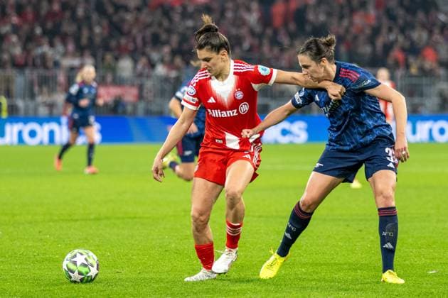 Jovana Damnjanovic 9 FC Bayern Muenchen Frauen in duel with Lotte Wubben Moy 3 FC Arsenal WFC , FC Bayern Frauen Muenchen FC Arsenal, Champions League 3 Matchday, 12 11 25 DFB regulations prohibit any use of photographs as image sequences and or quasi video kolbert press Muenchen Bayern Germany Copyright: xkolbert-press UlrichxGamelx