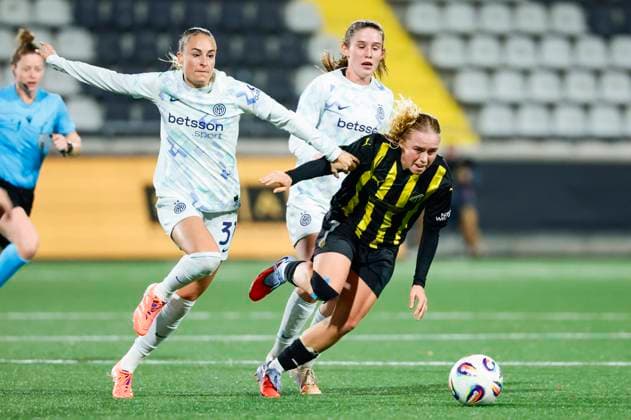 GOTHENBURG, SWEDEN 20251112 Inter s Tessa Wullaert and Marie Detruyer against Häcken s Pernille Sanvig during the UEFA Women s Europa Cup football match between BK Häcken FF and Inter at Bravida Arena Hisingen Arena in Gothenburg, Sweden November 12, 2025 GÖTEBORG SWEDEN x9200x  Copyright: xAdamxIhse TTx EUROPA CUP HÄCKEN-INTER
