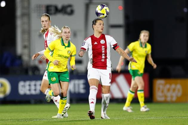 251112 Sherida Spitse of Ajax during the UEFA Women s Europa Cup between Ajax and Hammarby on November 12, 2025 in Amsterdam Photo Toon Dompeling BILDBYRAN kod XY XY0084 fotboll football soccer fotball europa cup ajax hammarby uefa womens europa cup dam bbeng  Copyright: TONxDOMPELING BB251112BB444