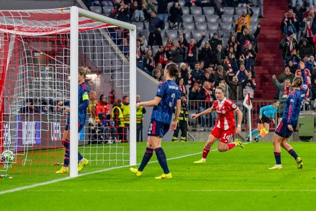 Alara Sehitler FC Bayern Muenchen Women, 14 on her goal to connect 1 2 GER, FC Bayern Muenchen Women vs Arsenal Woman FC, Football, Champions League Women, League Phase 3 Matchday , Season 2025 2026, 12 11 2025 GER, FC Bayern Muenchen Women vs Arsenal Woman FC, Football, Champions League Women, League Phase 3 Matchday , Season 2025 2026, 12 11 2025 Muenchen Copyright: xEibner-Pressefoto FranzxFeinerx EP_HFR