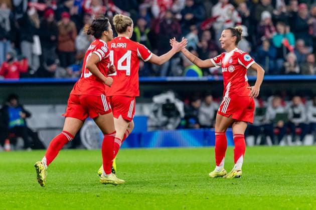 Momoko Tanikawa FC Bayern Muenchen Frauen, 18 and Arianna Caruso FC Bayern Muenchen Frauen, 27 celebrate with Alara Sehitler FC Bayern Muenchen Frauen, 14 their goal to connect 1 2 GER, FC Bayern Muenchen Frauen vs Arsenal Woman FC, Football, Champions League Women, League Phase 3 Matchday , Season 2025 2026, 12 11 2025 GER, FC Bayern Muenchen Women vs Arsenal Woman FC, Football, Champions League Women, League Phase 3 Matchday , Season 2025 2026, 12 11 2025 Muenchen Copyright: xEibner-Pressefoto FranzxFeinerx EP_HFR