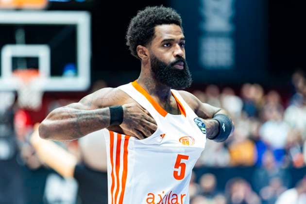12 11 2025, xomx, Basketball EuroCup 2025, Niners Chemnitz KK BuduÄ‡nost Podgorica v l Corey Davis Jr Niners Chemnitz Portrait, Portraet, Chemnitz