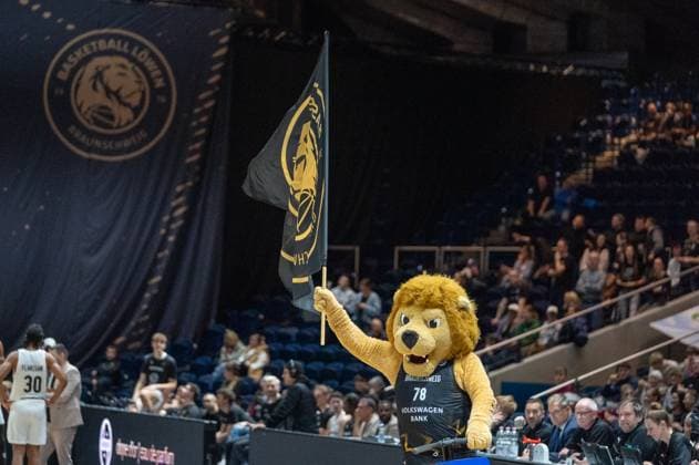 Germany, Basketball, FIBA, FIBA Europe Cup Volkswagen Halle Basketball Löwen Braunschweig KB Trepca on 12 11 in Braunschweig Volkswagen Halle Braunschweig Mascot Henri Copyright: xSvenxHeidmannx