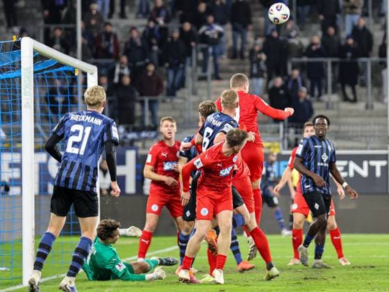 Marcel Carl FC Astoria Walldorf, 9 clears by head, Roy Dingler Referee whistles foul on Tim Bjarne Hansen FC Astoria Walldorf, 1 at BfV Pokal quarterfinal SV Waldhof Mannheim FC Astoria Walldorf on 12 11 25 at Carl Benz Stadion, Mannheim xamx Photo Alfio Marino Copyright: