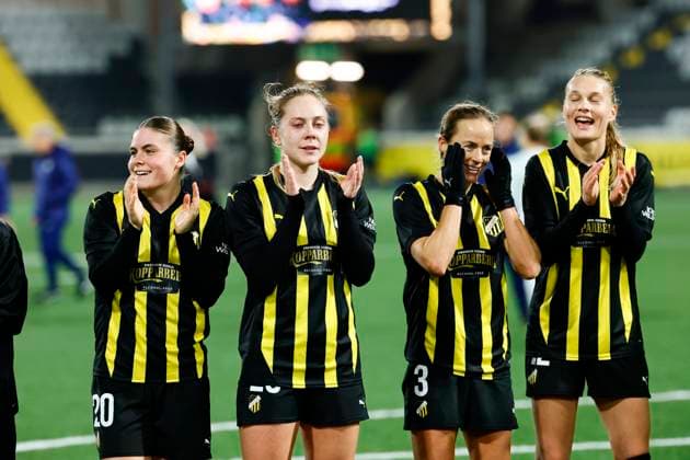GÖTEBORG, SWEDEN 20251112 Häckens Hanna Wijk, Alice Bergström, Aivi Luik and Stine Sandbech thank the crowd after the 1-0 win, following Wednesdays womens Europa Cup soccer match between BK Häcken FF and Inter at Bravida Arena Hisingen Arena GÖTEBORG SWEDEN x9200x  Copyright: xAdamxIhse TTx EUROPA CUP HÄCKEN-INTER