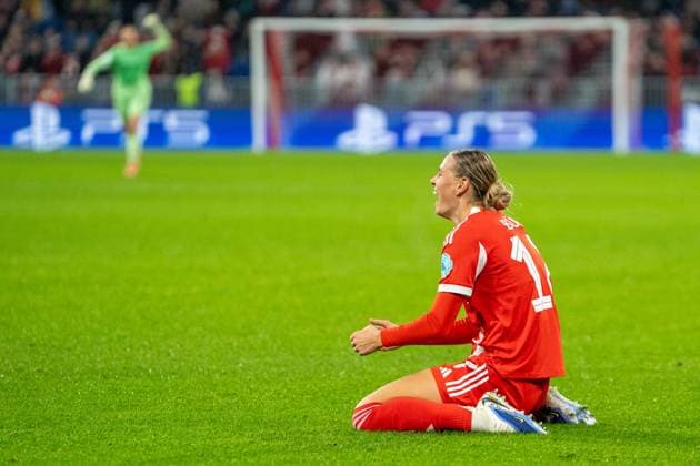 Klara Bühl 17 FC Bayern celebrates the goal for 3 2 during the UEFA Womens Champions League match FC Bayern Munich Arsenal Women FC on 12 11 2025 Munich Allianz Arena Bayern Germany