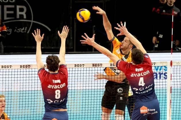 DEU, DVV, 1 VBL, BR Volleys vs SVG Lueneburg, 12 11 2025, Max Schmeling Halle, Berlin, DEU, DVV, 1 VBL, BR Volleys vs SVG Lueneburg, in the picture Moritz Reichert BR Volleys 15 , Cole Young Lueneburg 8 , Christopher Byam Lueneburg 4 nordphotoxGmbHx xEngler nph00076