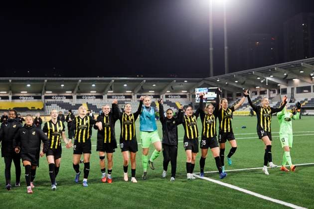 GÖTEBORG, SWEDEN 20251112 Häckens team thanks the crowd after the 1-0 win in Wednesdays womens Europa Cup match between BK Häcken FF and Inter at Bravida Arena Hisingen Arena GÖTEBORG SWEDEN x9200x  Copyright: xAdamxIhse TTx EUROPA CUP HÄCKEN-INTER