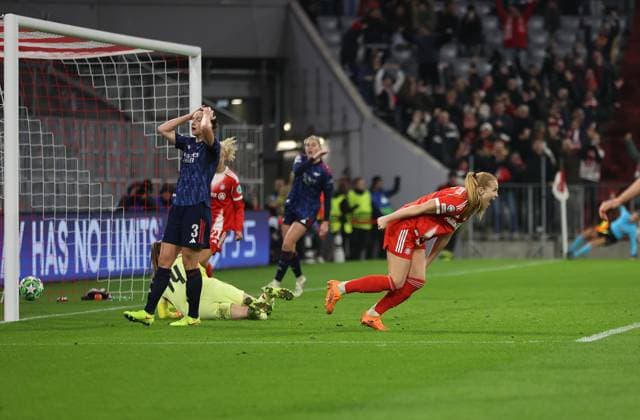 Football, Women, Womens Champions League, Matchday 3, 2025 2026 season, FC Bayern Munich FC Arsenal, Allianz Arena 3 2 by Glodis Perla Viggosdottir FC Bayern Munich Goal, Lead, Cheers