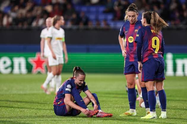 November 12, 2025, Sant Joan Despi, Barcelona, Spain: Caroline Graham Hansen of FC Barcelona, Barca hurts during the UEFA WomenÃ¢â‚¬â ¢s Champions League 2025 26 League Phase MD3, football match played between FC Barcelona and OH Leuven at Johan Cruyff Stadium on November 12, 2025 in Sant Joan Despi, Spain. Sant Joan Despi Spain - ZUMAa181 20251112_zaa_a181_230 Copyright: xJavierxBorregox