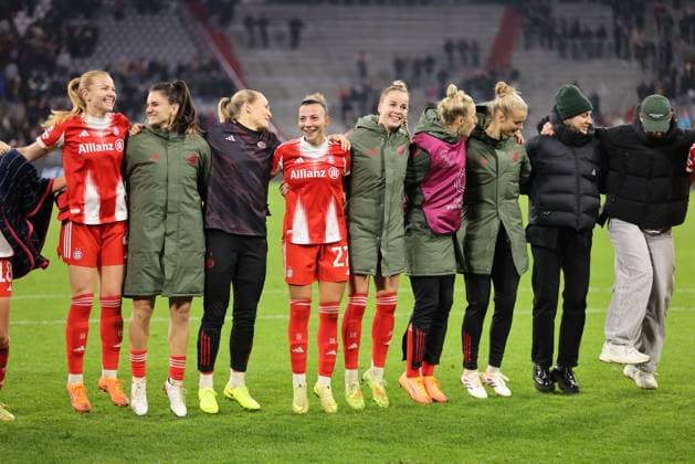 DEU, Munich, FC Bayern Munich vs Arsenal London, Women s Champions League, UEFA, Season 2526, Allianz Arena, Matchday 3 in picture Joy and jubilation, FC Bayern Munich wins 3 2 against Arsenal DFB DFL REGULATIONS PROHIBIT ANY USE OF PHOTOGRAPHS AS IMAGE SEQUENCES AND OR QUASI VIDEO, 12 11 2025 Copyright: HMBxMedia HendrikxHamelau