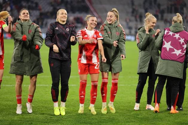 DEU, Munich, FC Bayern Munich vs Arsenal London, Women s Champions League, UEFA, Season 2526, Allianz Arena, Matchday 3 in picture Joy and jubilation, FC Bayern Munich wins 3 2 against Arsenal DFB DFL REGULATIONS PROHIBIT ANY USE OF PHOTOGRAPHS AS IMAGE SEQUENCES AND OR QUASI VIDEO, 12 11 2025 Copyright: HMBxMedia HendrikxHamelau