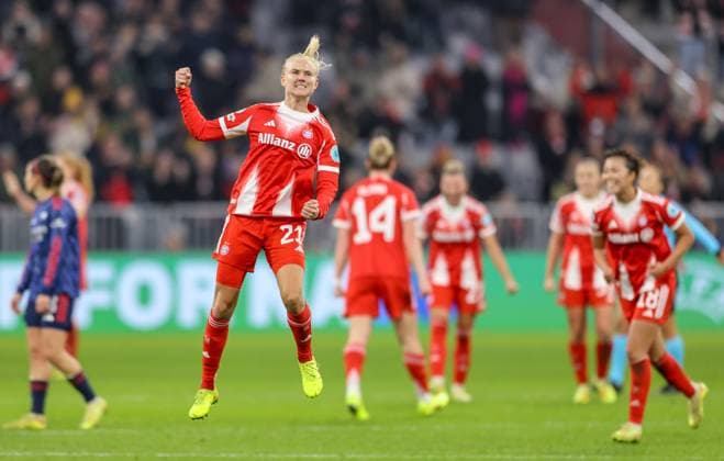 DEU, Munich, FC Bayern Munich vs Arsenal London, Women s Champions League, UEFA, Season 2526, Allianz Arena, Matchday 3 in picture Joy and jubilation, FC Bayern Munich wins 3 2 against Arsenal, Pernille Harder Bayern Munich 21 DFB DFL REGULATIONS PROHIBIT ANY USE OF PHOTOGRAPHS AS IMAGE SEQUENCES AND OR QUASI VIDEO, 12 11 2025 Copyright: HMBxMedia HendrikxHamelau