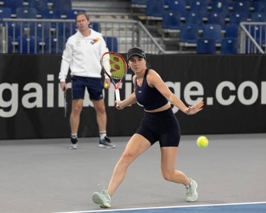 Billie Jean King Cup 2025 Play Offs, TC Ismaning, Munich, Germany, Team Germany, Eva Lys training, team captain Rainer Schuettler in the background, warm up, warm up tennis Billie Jean King Cup 2025 ITF Billie Jean King Cup TC Ismaning Ismaning Bavaria Germany November 12, 2025 Copyright: xJuergenxHasenkopfx