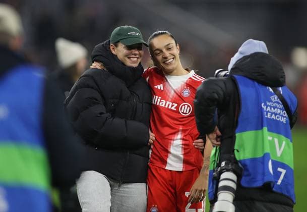 Football, Women, Womens Champions League, Matchday 3, 2025 2026 season, FC Bayern Munich FC Arsenal, Allianz Arena Lena Oberdorf FC Bayern Munich left with Natalia Padilla Bidas FC Bayern Munich right exuberant after the match